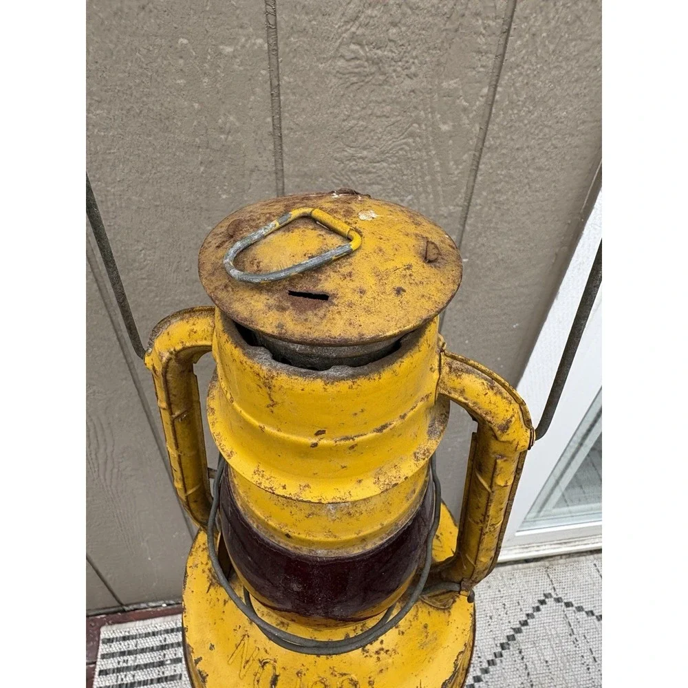 Antique Deitz No. 100 MLPS Kerosene Lantern Stolen from New York Red Globe‎